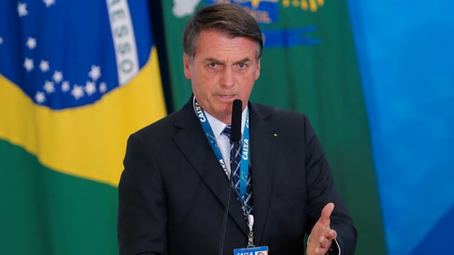 Bolsonaro am Rednerpult. Bolsonaro am Rednerpult.