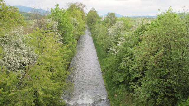 Wasser in einem Kanal Wasser in einem Kanal