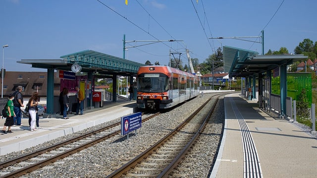 Bahnhaltestelle der Bremgarten-Dietikon-Bahn in Bibenlos Bahnhaltestelle der Bremgarten-Dietikon-Bahn in Bibenlos