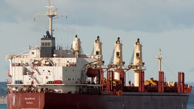 Das Frachtschiff «Glarus» vor der Küste Nigerias. Das Frachtschiff «Glarus» vor der Küste Nigerias.