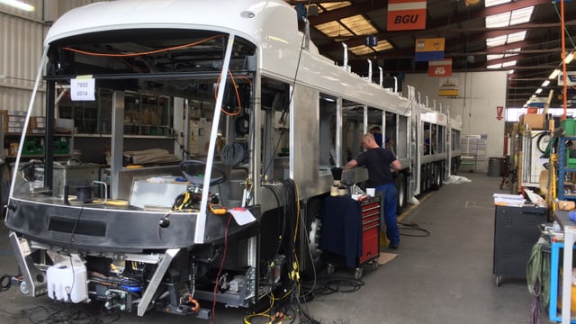 Ein elektrischer Bus wird gebaut. Ein elektrischer Bus wird gebaut.