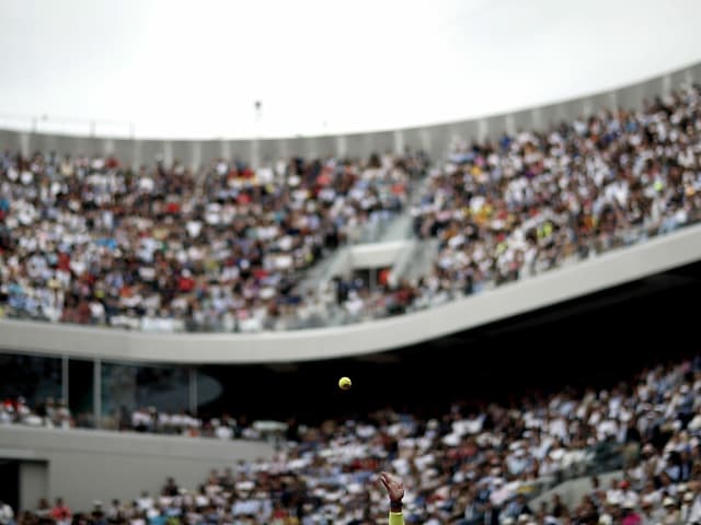 Der Court Philippe Chatrier hat eine Kapazität von rund 15'000 Zuschauer. Der Court Philippe Chatrier hat eine Kapazität von rund 15'000 Zuschauer.