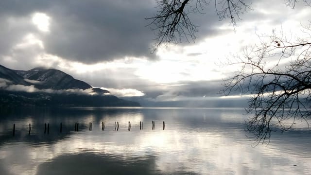 Blick von Ascona über den Lago Maggiore mit ein paar helleren Flecken Richtung Italien. Blick von Ascona über den Lago Maggiore mit ein paar helleren Flecken Richtung Italien.