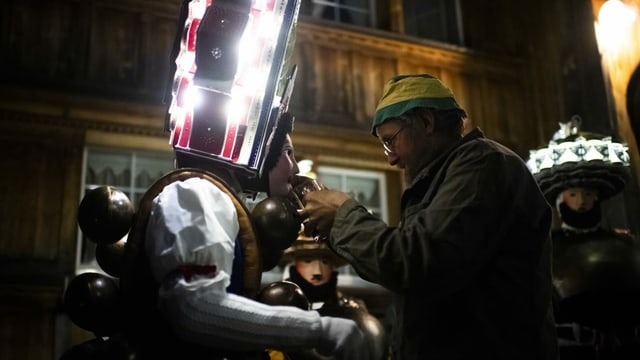 Die Silvesterchläuse unterwegs in Urnäsch. Die Silvesterchläuse unterwegs in Urnäsch.