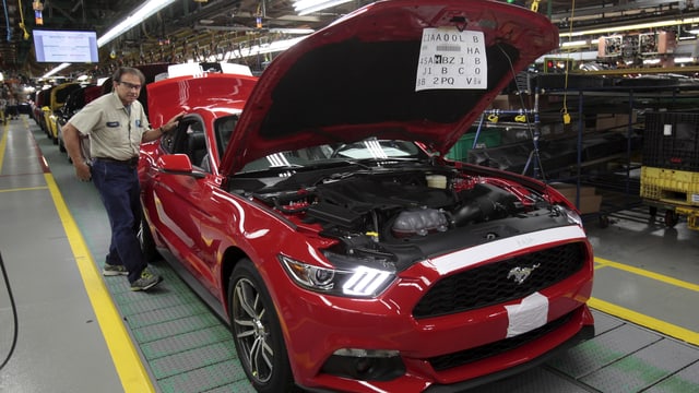 Ein Mustang auf dem Produktions-Fliessband. Ein Mustang auf dem Produktions-Fliessband.