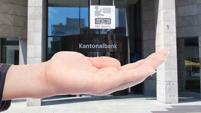 Bildmontage: Hand vor dem AKB-Hauptsitz in Aarau Bildmontage: Hand vor dem AKB-Hauptsitz in Aarau