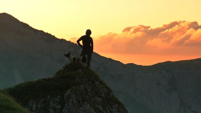 Video «Wir von da oben - Generationenwechsel auf der Alp» abspielen Video «Wir von da oben - Generationenwechsel auf der Alp» abspielen