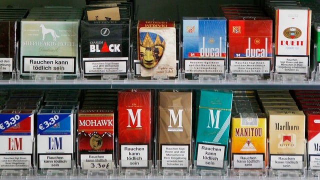 Verschiedene Zigarettenpackungen Verschiedene Zigarettenpackungen