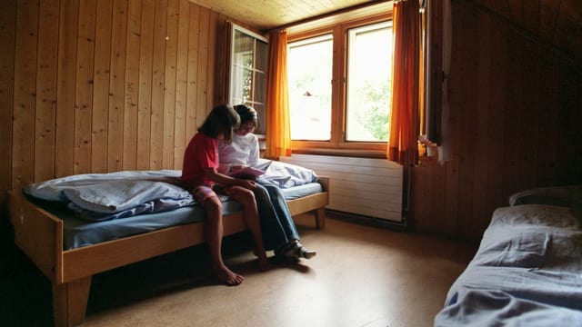 Das Zimmer besticht durch viel Holz. Das Zimmer besticht durch viel Holz.