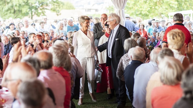 Müller und Keller-Sutter im Festzelt Müller und Keller-Sutter im Festzelt