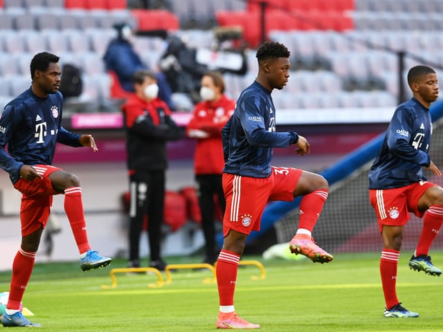 Bayerns Dimitri Oberlin (links). Bayerns Dimitri Oberlin (links).