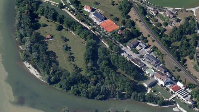 Kartenbild vom Stroppelareal in Untersiggenthal. Ein kleiner Seitenkanal der Aare trennt eine Insel ab. Kartenbild vom Stroppelareal in Untersiggenthal. Ein kleiner Seitenkanal der Aare trennt eine Insel ab.