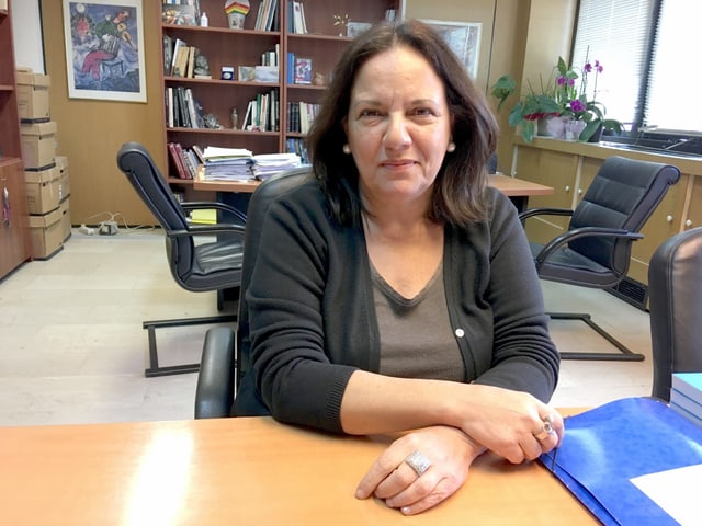 Nelli Papachela an ihrem Bürotisch Nelli Papachela an ihrem Bürotisch