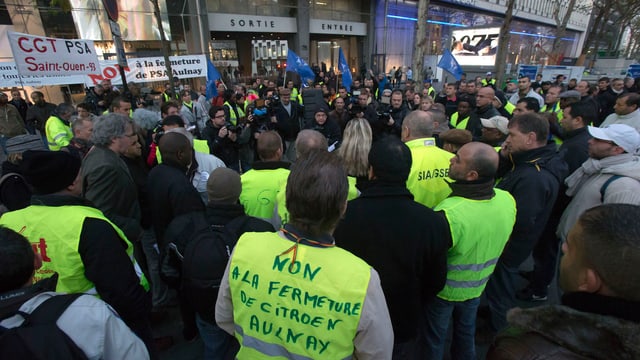 Angestellte von PSA Peugeot-Citroën protestieren Ende Oktober gegen die Schliessung des Werks in Aulnay. Angestellte von PSA Peugeot-Citroën protestieren Ende Oktober gegen die Schliessung des Werks in Aulnay.