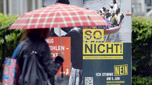 Nein-Plakat zur Asylgesetz-Revision vom 9. Juni 2013. Nein-Plakat zur Asylgesetz-Revision vom 9. Juni 2013.
