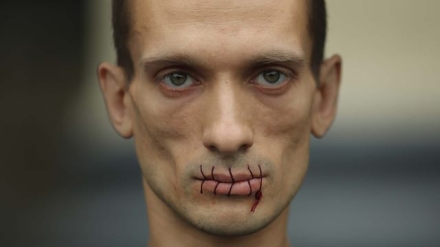 Video «Der Mensch und die Macht - der russische Künstler Pawlenski» abspielen Video «Der Mensch und die Macht - der russische Künstler Pawlenski» abspielen