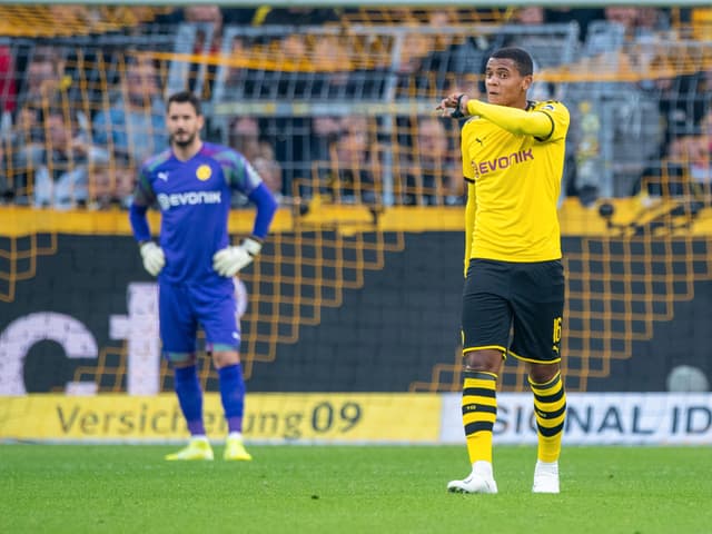 Goalie Roman Bürki und Verteidiger Manuel Akanji. Goalie Roman Bürki und Verteidiger Manuel Akanji.