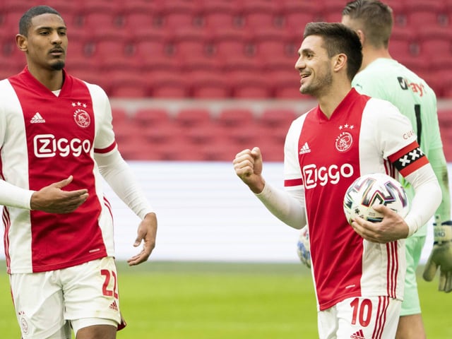 Dusan Tadic (r.) feiert seinen Treffer gegen Groningen. Dusan Tadic (r.) feiert seinen Treffer gegen Groningen.