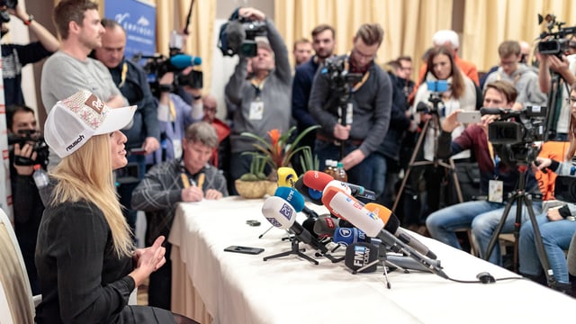 Lara Gut a la conferenza da medias. Lara Gut a la conferenza da medias.