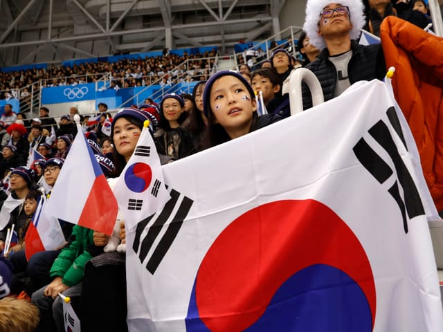 Das Gangneung Hockey Centre war beim Spiel des Heimteams fast voll. Das Gangneung Hockey Centre war beim Spiel des Heimteams fast voll.