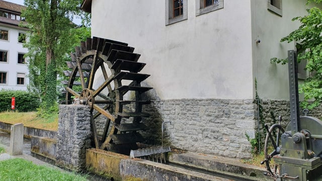 Das Wasserrad an der Aussenseite der Mühle. Das Wasserrad an der Aussenseite der Mühle.