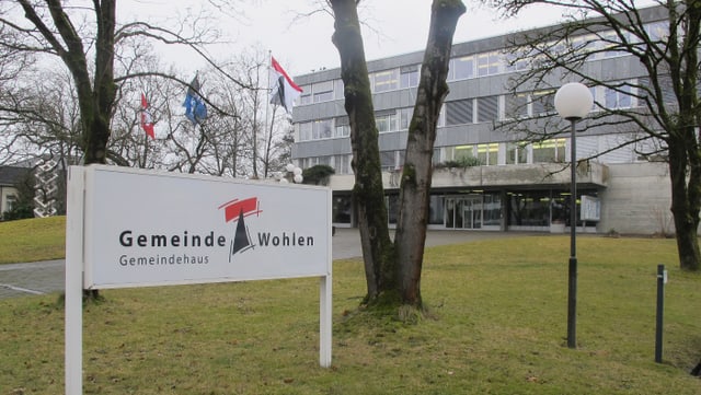 Schild Gemeindehaus Wohlen Schild Gemeindehaus Wohlen