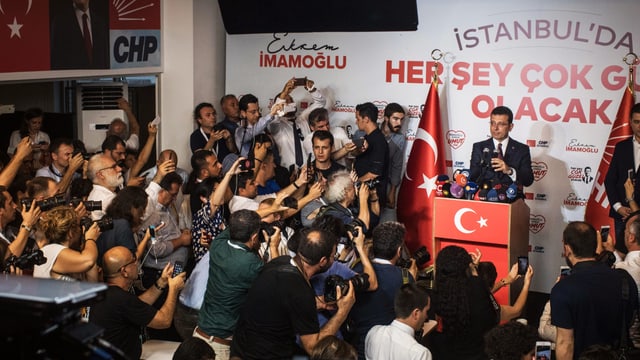 Imamoglu spricht zu den Medien Imamoglu spricht zu den Medien