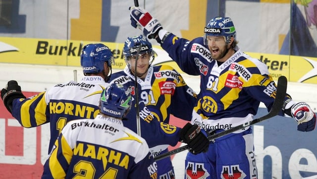 Rick Nash (r.) und Joe Thornton brauchen beim HCD keine Anlaufzeit. Rick Nash (r.) und Joe Thornton brauchen beim HCD keine Anlaufzeit.