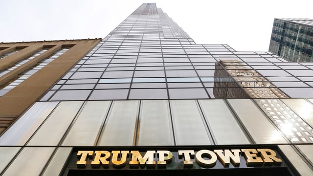 Trump Tower von unten nach oben fotografiert Trump Tower von unten nach oben fotografiert
