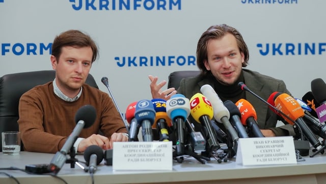 Rodnenkow und Krawzow sprechen auch einem Podium Rodnenkow und Krawzow sprechen auch einem Podium