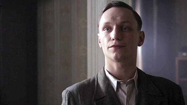 Filmszene: Tonny Ahlers (Daniel Michel) erpresst Otto Frank. Filmszene: Tonny Ahlers (Daniel Michel) erpresst Otto Frank.