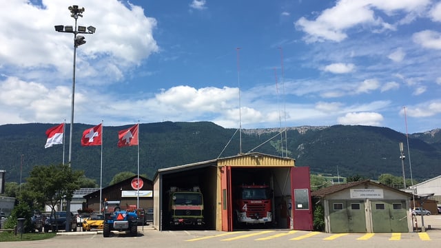 Feuerwehrautos in einer Garage. Feuerwehrautos in einer Garage.