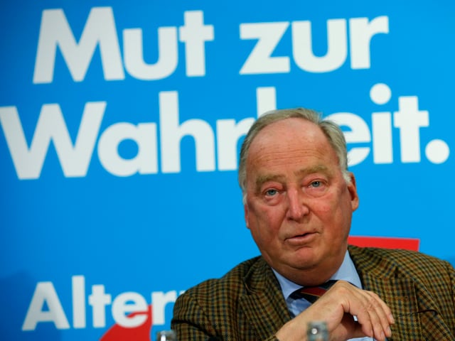Spitzenkandidat Alexander Gauland vor dem AfD-Wahlplakat mit dem Motto «Mut zur Wahrheit» Spitzenkandidat Alexander Gauland vor dem AfD-Wahlplakat mit dem Motto «Mut zur Wahrheit»