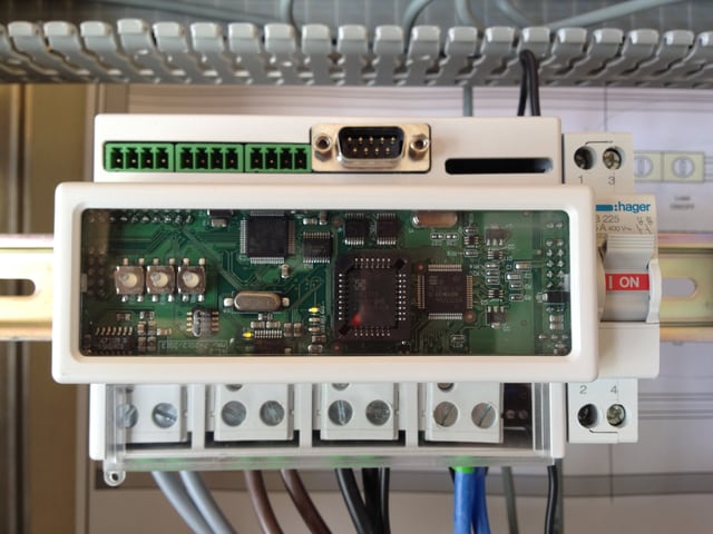 Das Foto zeigt einen Gridsense-Prototyp, der in einem Testgebäude installiert ist. Das Foto zeigt einen Gridsense-Prototyp, der in einem Testgebäude installiert ist.