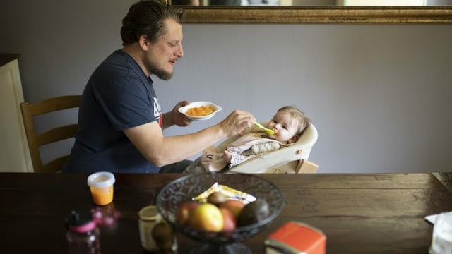 Vater mit Bébé. Vater mit Bébé.