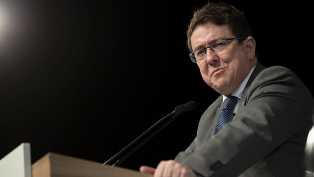 Purtret dad Albert Rösti davos in pult. Purtret dad Albert Rösti davos in pult.