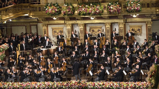 Video «Riccardo Muti leitet das Neujahrskonzert der Wiener Philharmonie» abspielen Video «Riccardo Muti leitet das Neujahrskonzert der Wiener Philharmonie» abspielen