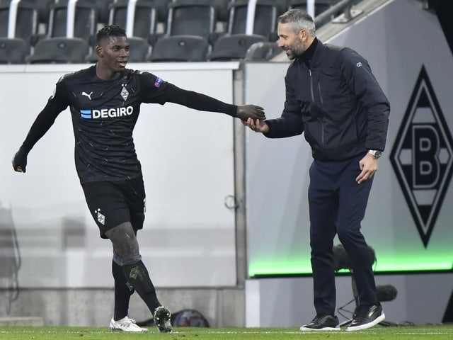 Breel Embolo und Marco Rose. Breel Embolo und Marco Rose.