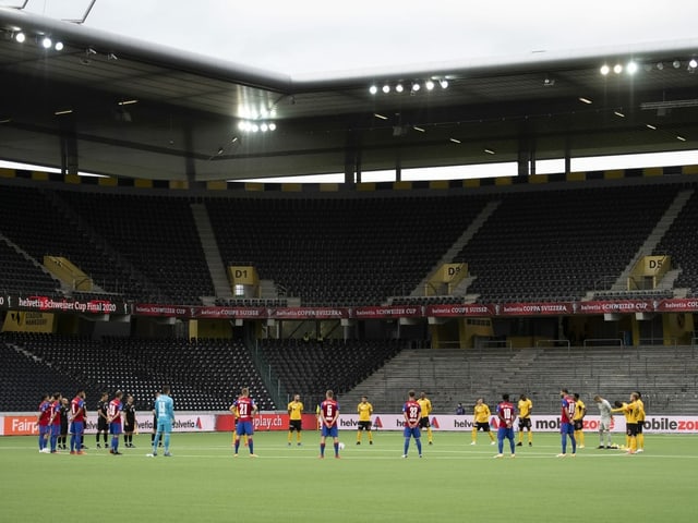 Leere Ränge in den Schweizer Fussball-Stadien. Leere Ränge in den Schweizer Fussball-Stadien.