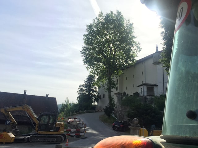 Traktor und Schloss