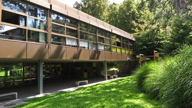 Aussenansicht des Luzerner Schulhauses Grenzhof. Aussenansicht des Luzerner Schulhauses Grenzhof.