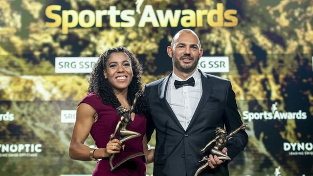 Mujinga Kambundji und Adrian Rothenbühler mit Auszeichnung in der Hand Mujinga Kambundji und Adrian Rothenbühler mit Auszeichnung in der Hand