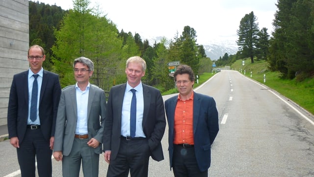 da san: Martin Candinas (Pro Lucmagn), Mario Cavigelli (reg GR), Claudio Zali (reg TI), Matteo Baggi (Pro Lucmagn) da san: Martin Candinas (Pro Lucmagn), Mario Cavigelli (reg GR), Claudio Zali (reg TI), Matteo Baggi (Pro Lucmagn)