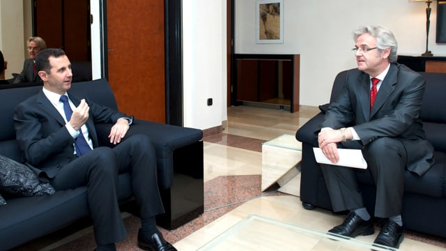 Assad mit einem Redaktoren der «Frankfurter Allgemeinen Zeitung» Assad mit einem Redaktoren der «Frankfurter Allgemeinen Zeitung»