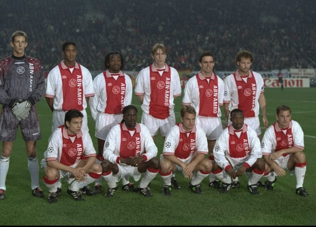 Mannschaftsbild mit Goalie Van der Sar, Litmanen, Kluivert, Overmars, Blind und den Gebrüdern De Boer. Mannschaftsbild mit Goalie Van der Sar, Litmanen, Kluivert, Overmars, Blind und den Gebrüdern De Boer.