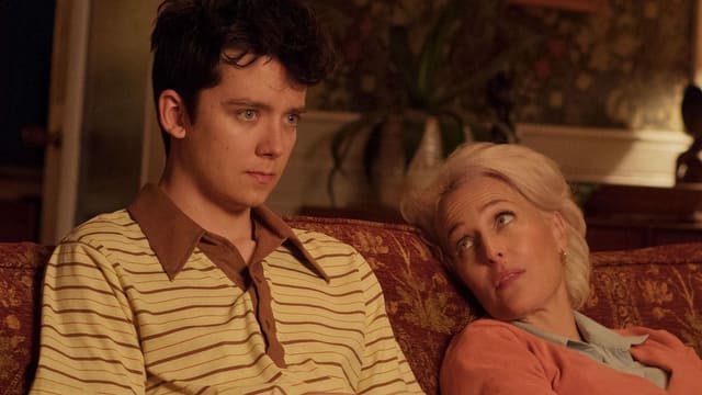 Prägende Figuren der zweiten Staffel: Der nerdige Teenager Otis und seine obercoole Mutter Jean, gespielt von Akte X-Star Gillian Anderson. Prägende Figuren der zweiten Staffel: Der nerdige Teenager Otis und seine obercoole Mutter Jean, gespielt von Akte X-Star Gillian Anderson.