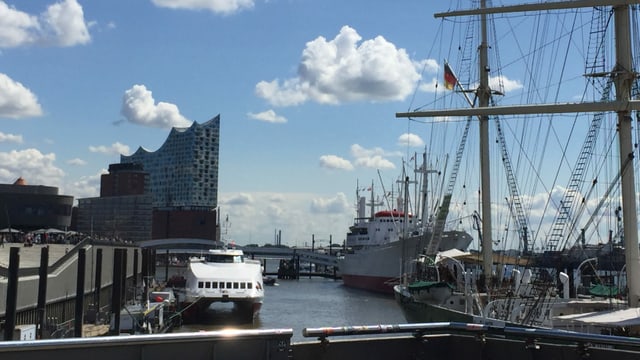 Der Hamburger Hafen. Der Hamburger Hafen.