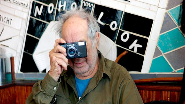 Robert Frank, aufgenommen am 13. Januar 2012 an der Bleecker Street in New York. Robert Frank, aufgenommen am 13. Januar 2012 an der Bleecker Street in New York.