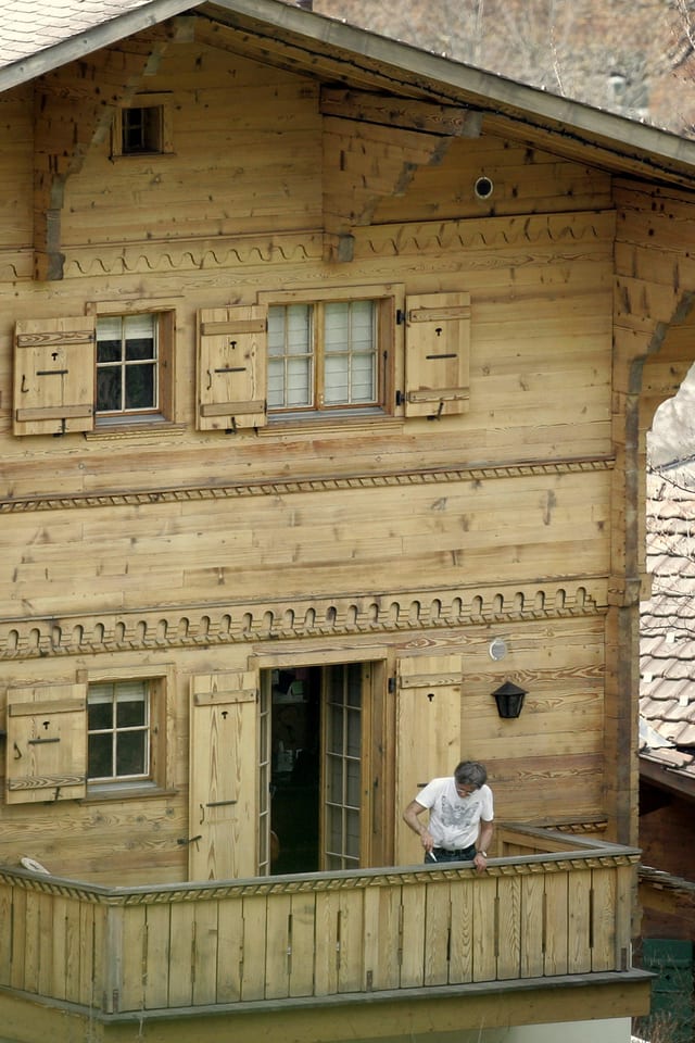 Roman Polanski auf dem Balkon seines Chalets. Roman Polanski auf dem Balkon seines Chalets.