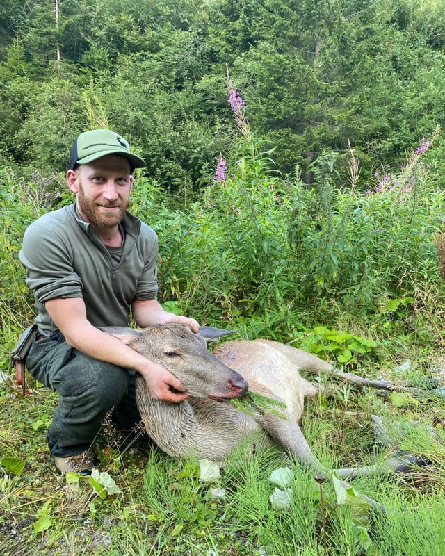 Peter Truog cun l'emprima preda l'emprim di da chatscha.
